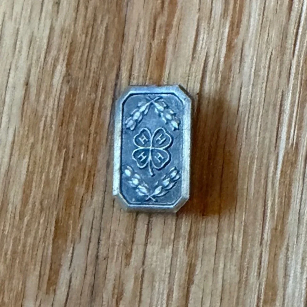 Vintage 4-H‎ Club Lapel Pin Bronze Four Leaf Clover Wheat Stalks Rectangular